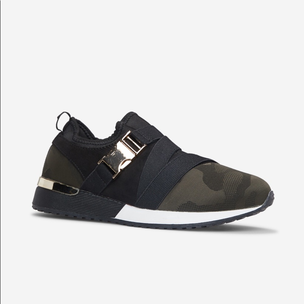 ShoeDazzle sneakers